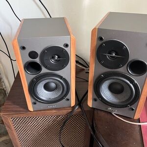 Edifier R1280T powered bookshelf speaker
